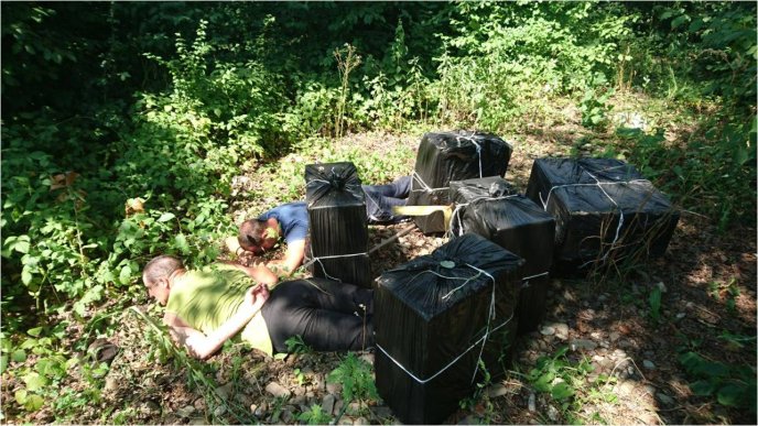 На Виноградівщині троє контрабандистів намагались перетнути угорський кордон через водний канал – 02 На Виноградівщині троє контрабандистів намагались перетнути угорський кордон через водний канал – 02