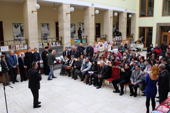 В Ужгороді відкрилась виставка робіт особливих закарпатців – 01