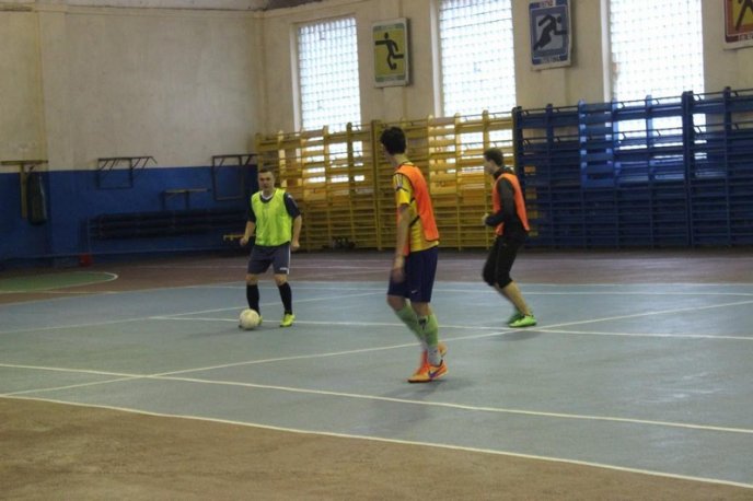 Патрульні поліцейські зійшлись у футбольному двобої із журналістами та громадськими активістами – 13