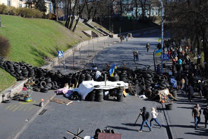 Один день з життя Майдану: на що перетворилась центральна площа України за місяць після революції (ФОТОРЕПОРТАЖ) – 40