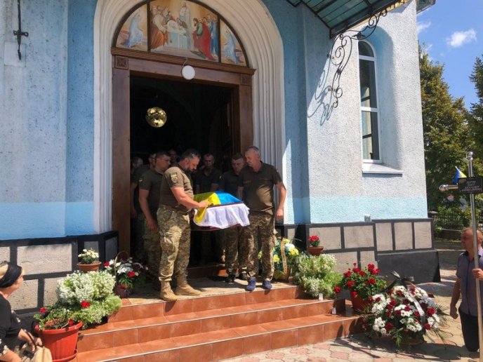 На Закарпатті провели в останню путь ще одного Героя – 07