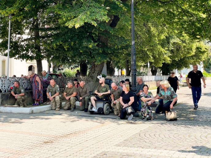 У Мукачеві поховали Героя, який віддав життя за Україну – 04