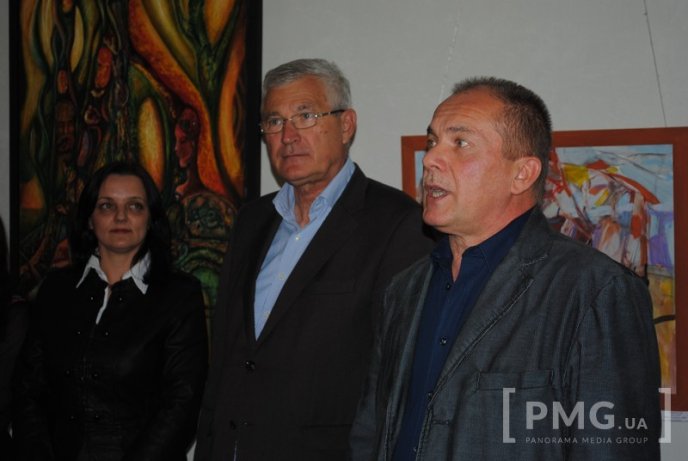 У Мукачеві до Дня художника відкрилась виставка митців міста – 17