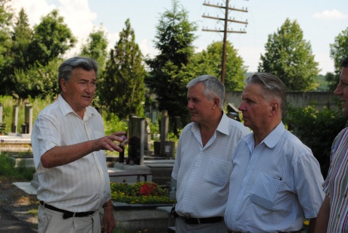 У Мукачеві по-особливому відзначили 90-літній ювілей професора Трояна (ФОТОРЕПОРТАЖ) – 12