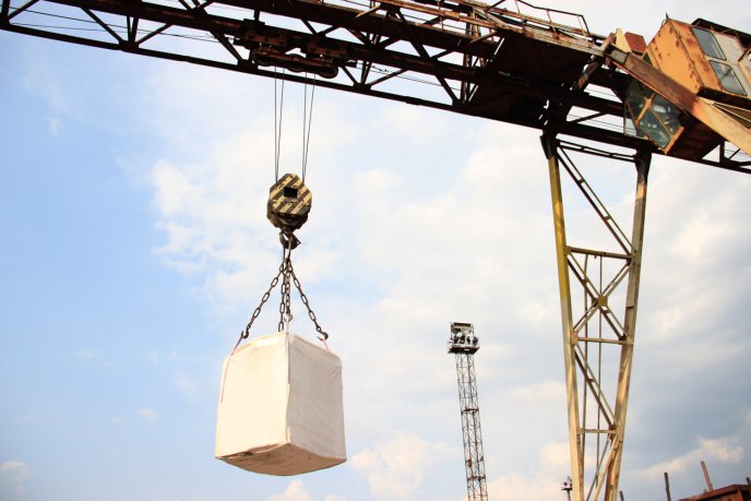 На Закарпатті під паливними брекетами виявили партію контрабандних цигарок – 08