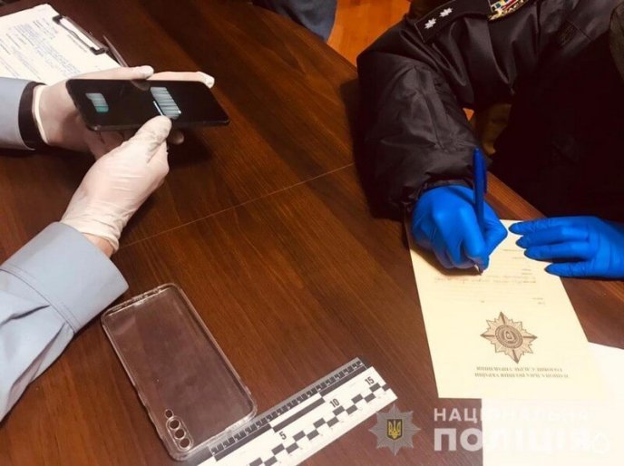 Підстеріг у під’їзді будинку: чоловік із ножем у руках напав на молодого сусіда – 02 Підстеріг у під’їзді будинку: чоловік із ножем у руках напав на молодого сусіда – 02