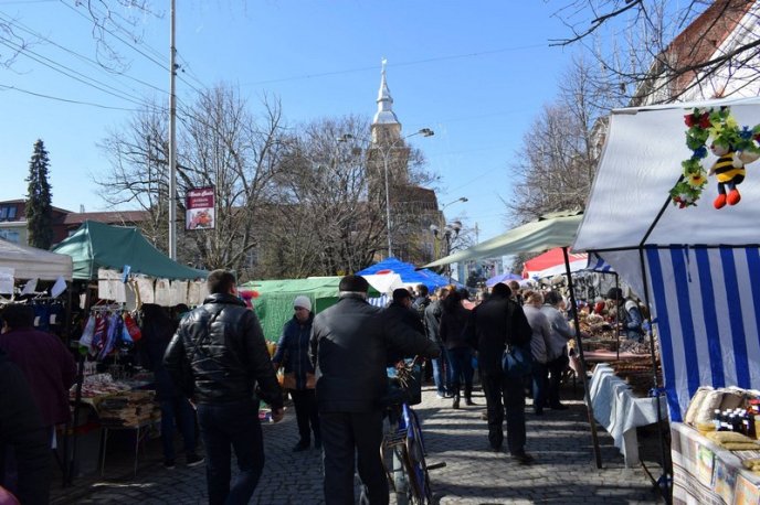 Багато м’яса, бограч, сири та мед: Берегово поринуло у винний фестиваль – 05