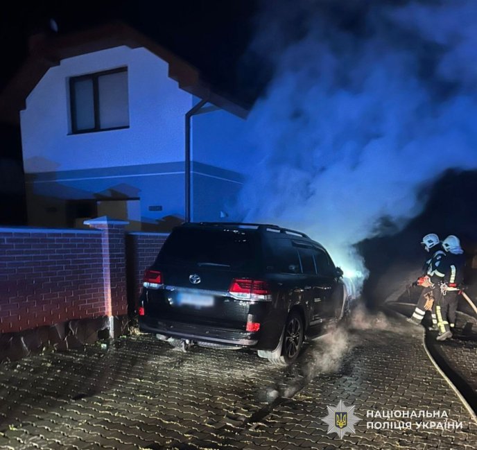 У Мукачеві підпалили автомобіль підприємця: правоохоронці показали фото – 01 У Мукачеві підпалили автомобіль підприємця: правоохоронці показали фото – 01