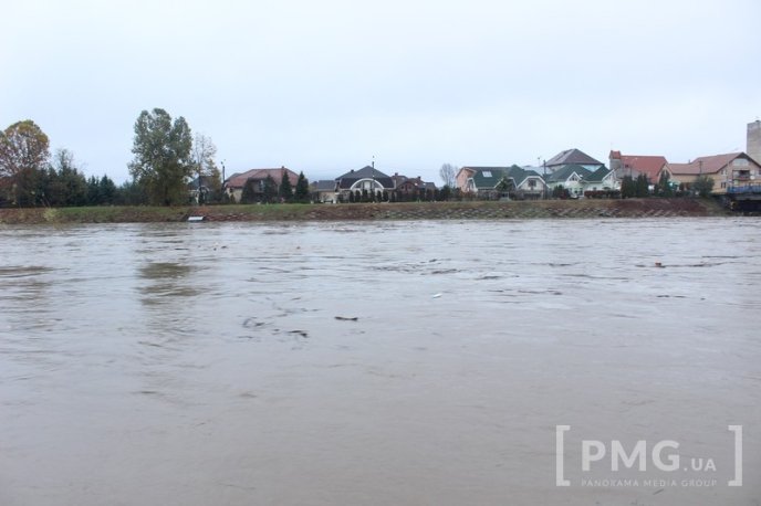 Рівень води у Латориці в межах Мукачева, Кольчина та Чинадієва сильно піднявся – 05