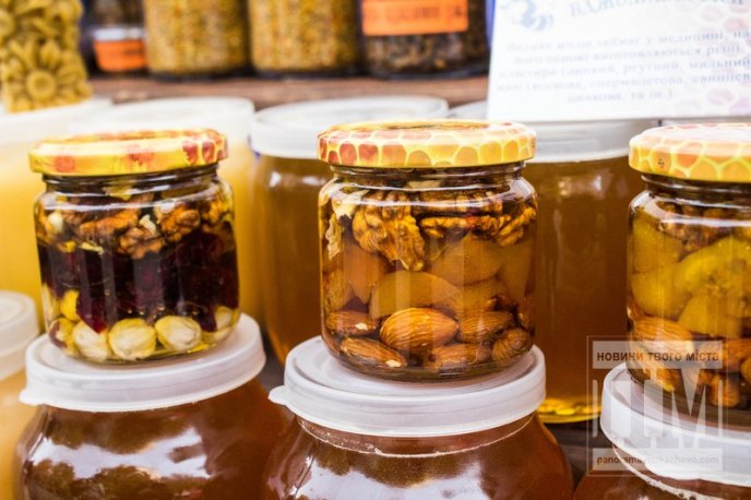 На ярмарку до Дня святого Мартина мукачівці куштують справжні ласощі (ФОТОРЕПОРТАЖ) – 11