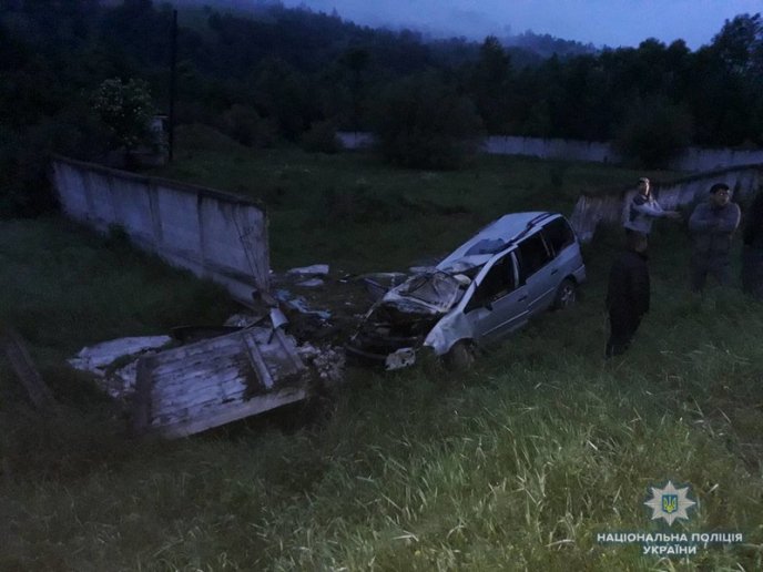 Загинуло двоє чоловіків: з’явилися фото з місця смертельної ДТП – 01