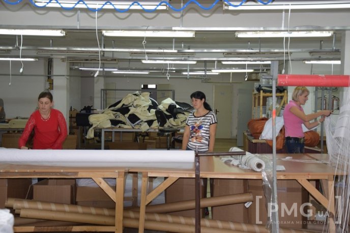 На Мукачівщині виготовляють текстиль для відомих світових брендів – 03