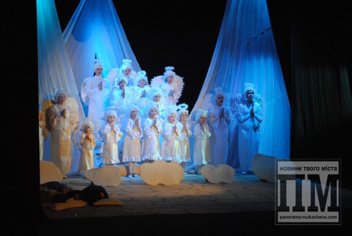 В Мукачеві відбулась новорічна вистава (ФОТО) – 01