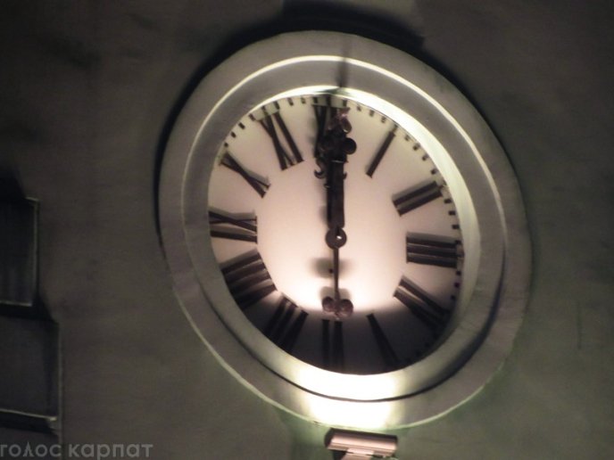 Зустріч Нового року в Мукачеві: бенгальські вогні, шампанське та феєрверк – 09