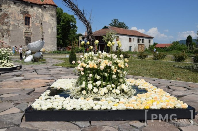У Чинадієві стартував квітковий фестиваль "Кохання в Сент-Міклош" – 13