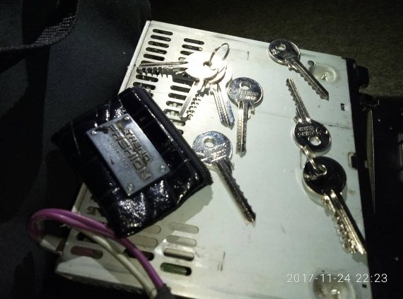 Чоловіки зі Львівщини намагалися ввезти на Закарпаття наркотики, набої та відмички – 01