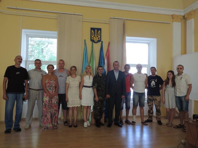 Сімом закарпатським бійцям вручили нагрудні знаки від Генштабу - «Учасник АТО» – 01 Сімом закарпатським бійцям вручили нагрудні знаки від Генштабу - «Учасник АТО» – 01