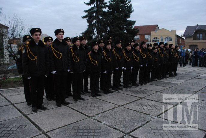 У Мукачеві запалили найбільший герб України на Закарпатті (ФОТОРЕПОРТАЖ) – 06