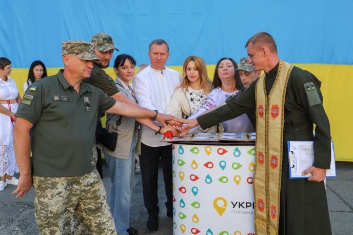 В Ужгороді погасили марки «Ми чекаємо!», які обирали усією країною – 03
