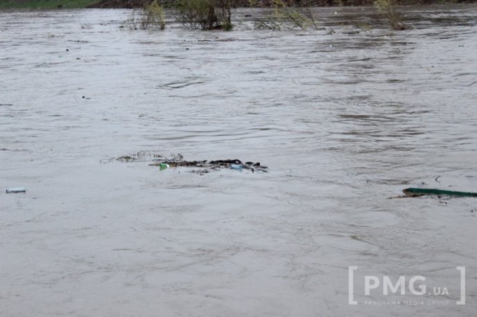 Рівень води у Латориці в межах Мукачева, Кольчина та Чинадієва сильно піднявся – 04