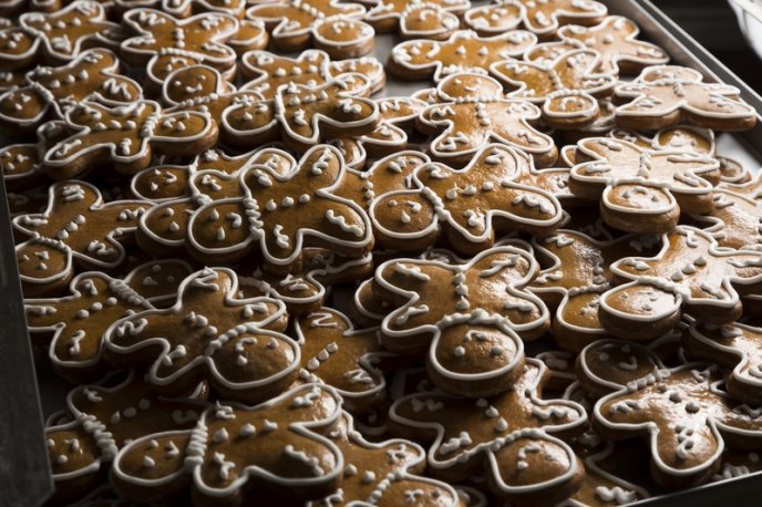 Кондитерський дім "Bondarenko" виготовив дві святкові скульптури: ялинку та Різдвяну гірку – 03