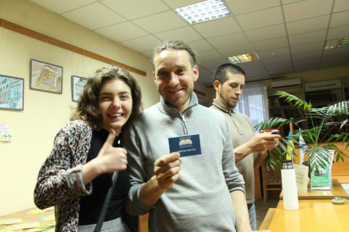 У Закарпатськй обласній бібліотеці ужгородці танцювали під "Круглий звук" – 11