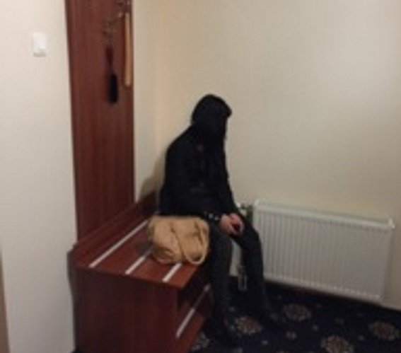 Дві дівчини надавали в одному із готелів Виноградова інтимні послуги – 02