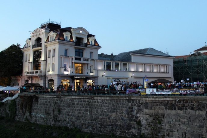 В Ужгороді стартували масштабні творчі змагання "Яскрава країна", в яких задіяно понад 1200 учасників – 09