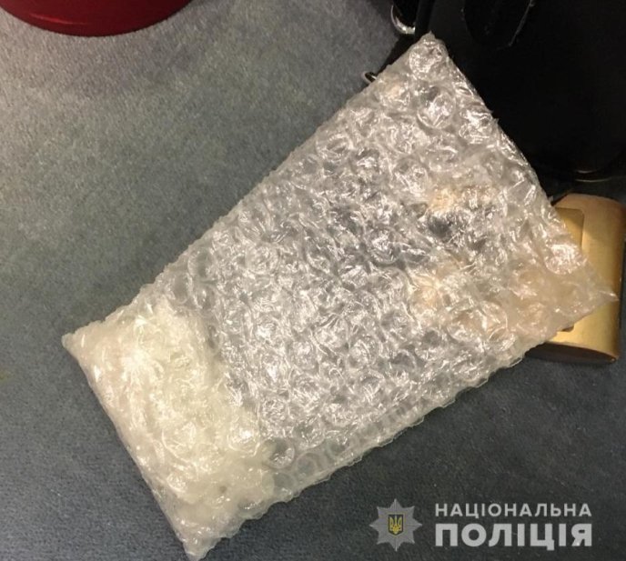 Спецпризначенці "оформили" наркоторговця з гранатою та марихуаною – 04 Спецпризначенці "оформили" наркоторговця з гранатою та марихуаною – 04