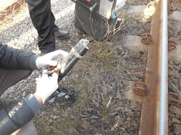 На колії біля КПП "Дяково" виявили муляж вибухового пристрою – 02