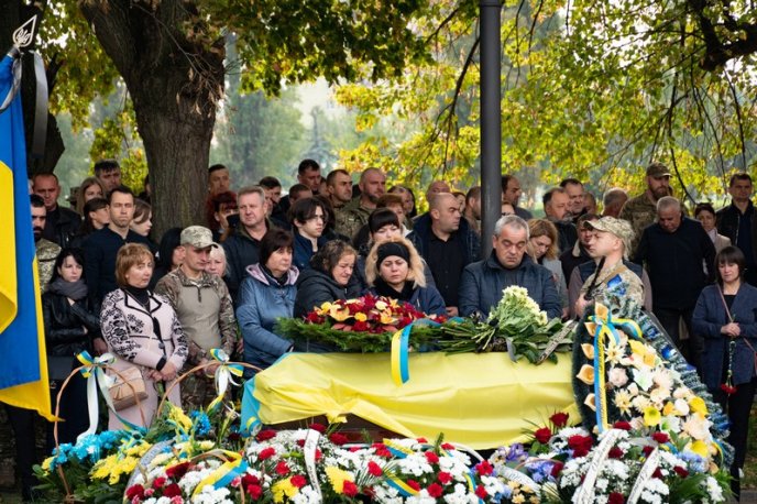 Залишилися дружина і двоє синів: на Закарпатті поховали Героя – 05