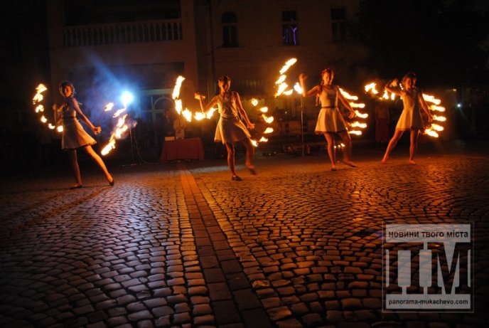 Театр вогню "Dragonfly" вже вдруге виступив у Мукачеві (ФОТОРЕПОРТАЖ) – 18