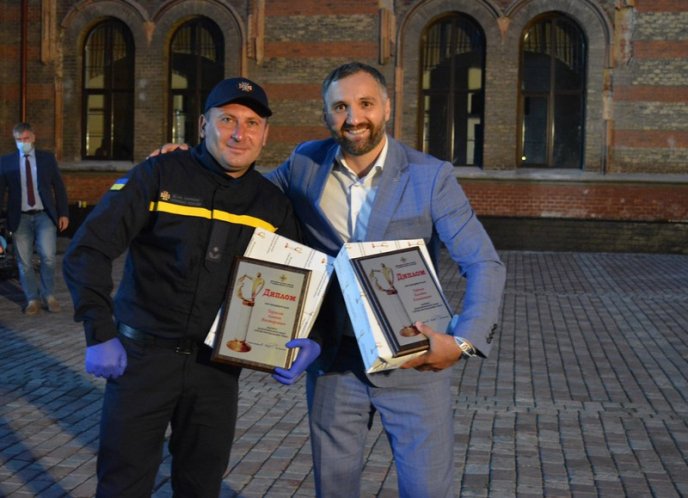 Двоє закарпатців стали героями і отримали подарунки від Володимира Зеленського  – 07 Двоє закарпатців стали героями і отримали подарунки від Володимира Зеленського  – 07