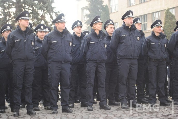Патрульні поліцейські Ужгорода та Мукачева урочисто присягнули перед народом – 12 Патрульні поліцейські Ужгорода та Мукачева урочисто присягнули перед народом – 12