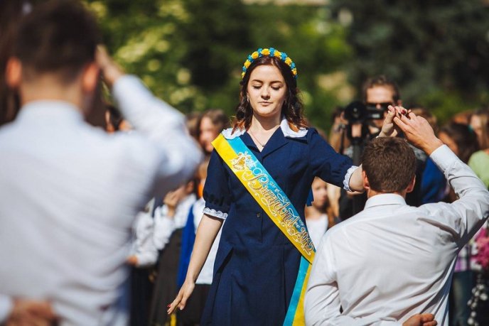 В Ужгородській ЗОШ №3 відлунав останній дзвінок (ФОТО) – 03