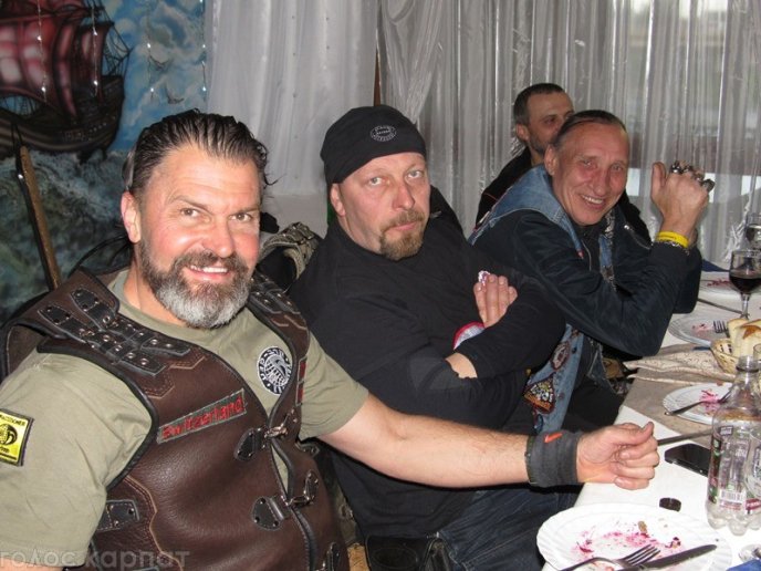 Гучна вечірка, стриптиз та салюти: як байкери в Мукачеві гуляли – 01
