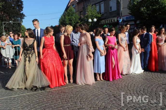 У Мукачеві нагородили випускників-медалістів – 08