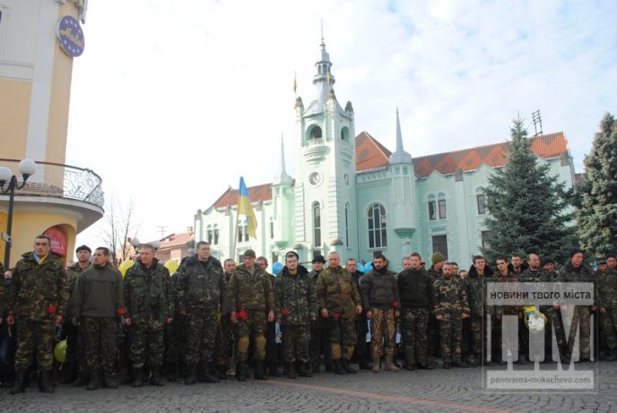 У Мукачеві з оплесками зустрічали героїв-бійців 128-ої бригади (ФОТОРЕПОРТАЖ) – 28