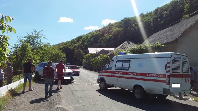 У Великій Копані зіткнулись "Hyundai" та "Лада": є постраждалі – 02