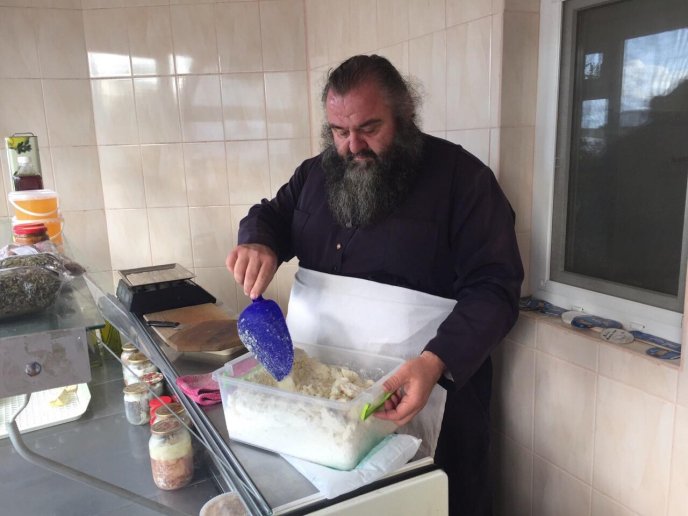 Ракошинський монастир пропонує класний сир – 01