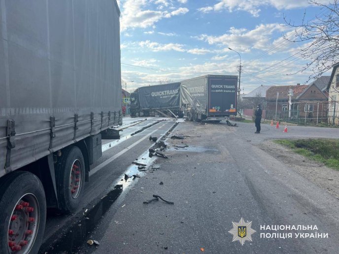 У Ракошині зіткнулись дві фури