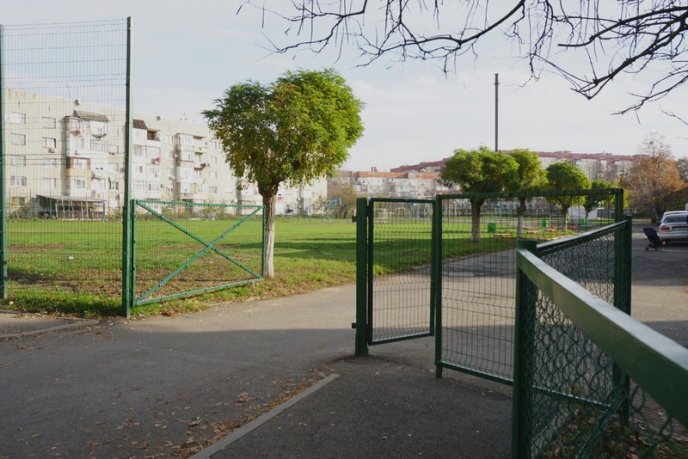 У Мукачеві в НВК №11 відкрили міні-футбольне поле – 04 У Мукачеві в НВК №11 відкрили міні-футбольне поле – 04