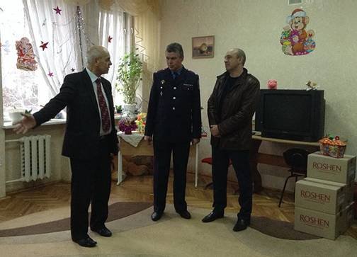 До вихованців Чинадіївського дитбудинку завітав святий Миколай – 03