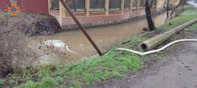 Третю добу на Закарпатті ліквідовують наслідки негоди – 06