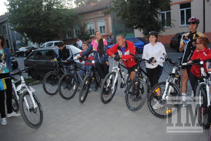 Велолюбителі Мукачева "прокатались" історичними місцями міста (ФОТО) – 29