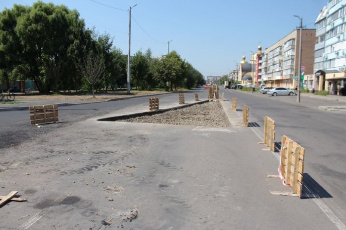 У Мукачеві облаштовують нове перехрестя – 15