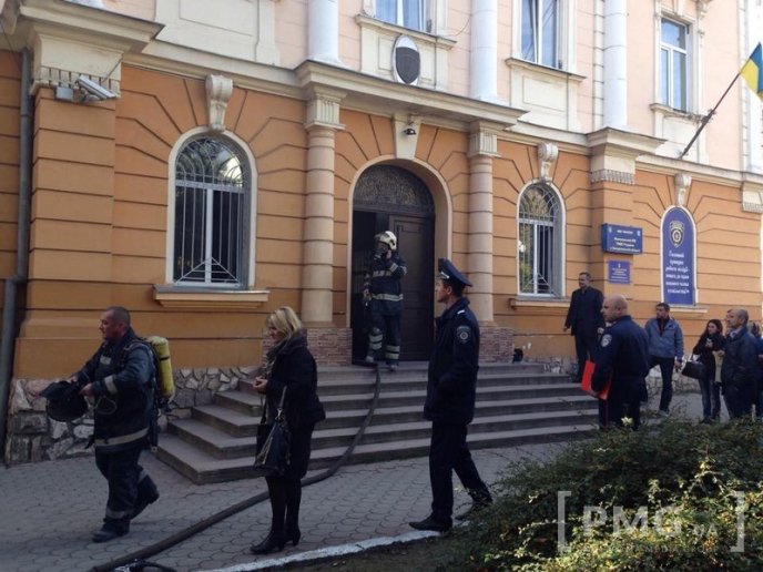Попередньою причиною пожежі у Мукачівському міськвідділі міліції є коротке замикання – 02