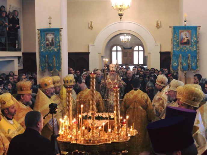До православного храму в Минаї прибув ковчег з частиною одягу святителя Спиридона  – 12