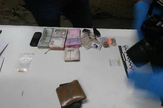 Поліцейські провели спецоперацію із затримання наркодилерів – 04