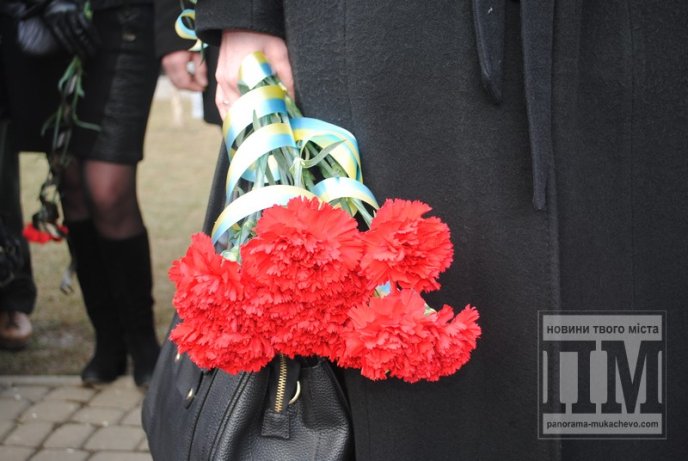 У Мукачеві вшанували річницю трагічних подій на Майдані (ФОТО) – 04